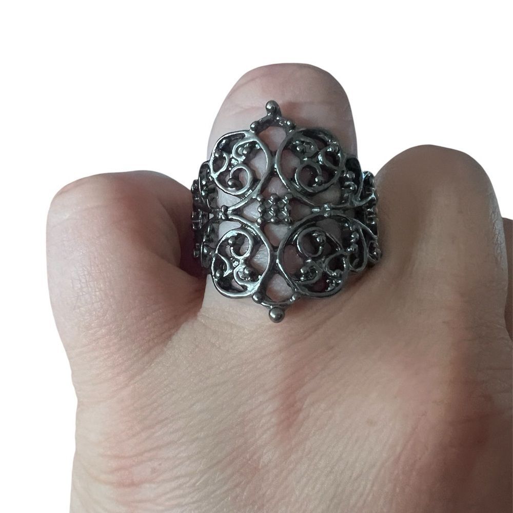 Elegant Filigree Ring